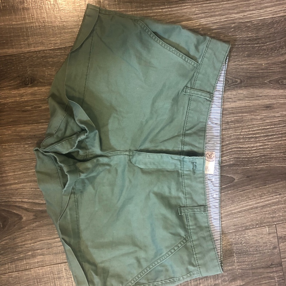 Casual cuffed green shorts! Brand new!